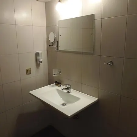 Отель Hera *